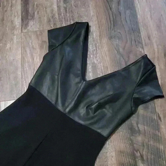 Bailey 44 began leather v neck dress - Picture 3 of 6